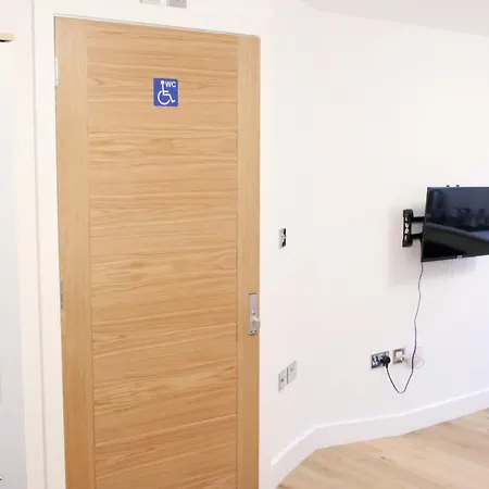 Lovely Studio Apartment With Access For Wheel-Chairs In Sydenham London Exterior photo