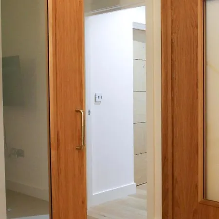Lovely Studio Apartment With Access For Wheel-Chairs In Sydenham London Exterior photo