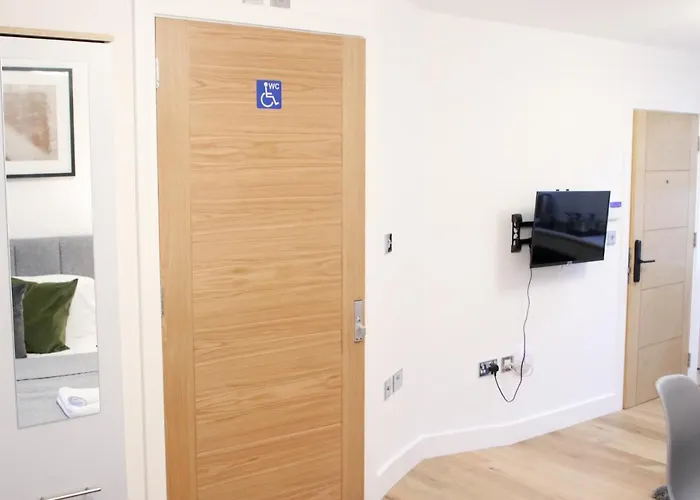 Lovely Studio Apartment With Access For Wheel-Chairs In Sydenham