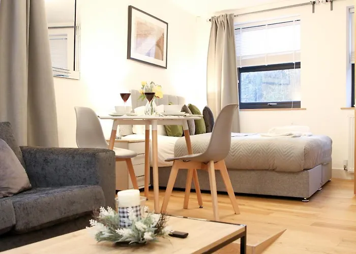 Lovely Studio Apartment With Access For Wheel-Chairs In Sydenham