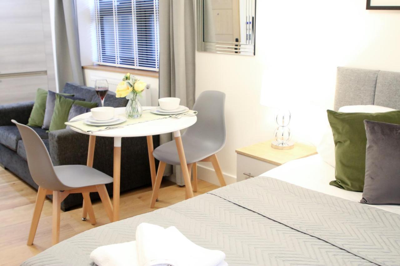 Lovely With Access For Wheel-chairs In Sydenham Apartment *
