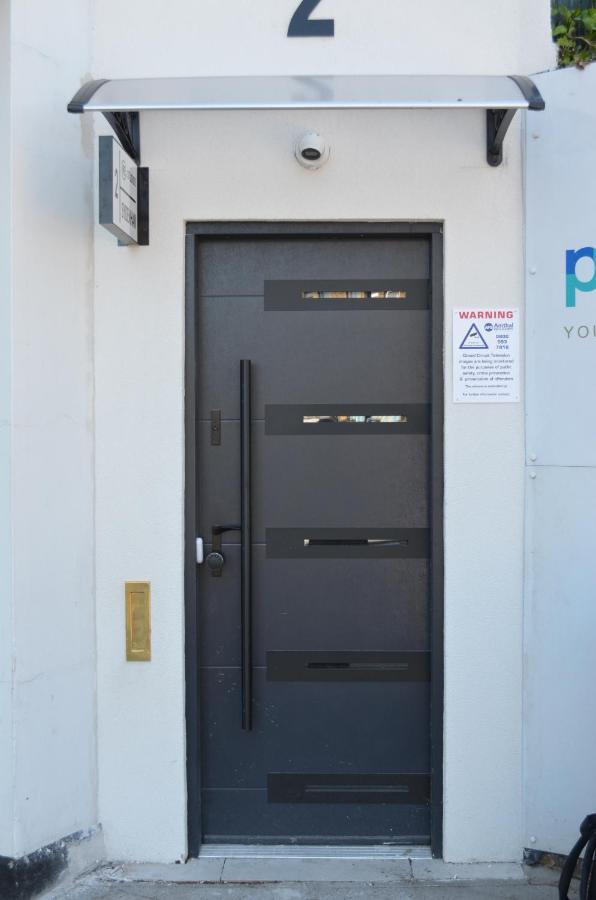 Lovely With Access For Wheel-chairs In Sydenham Apartment