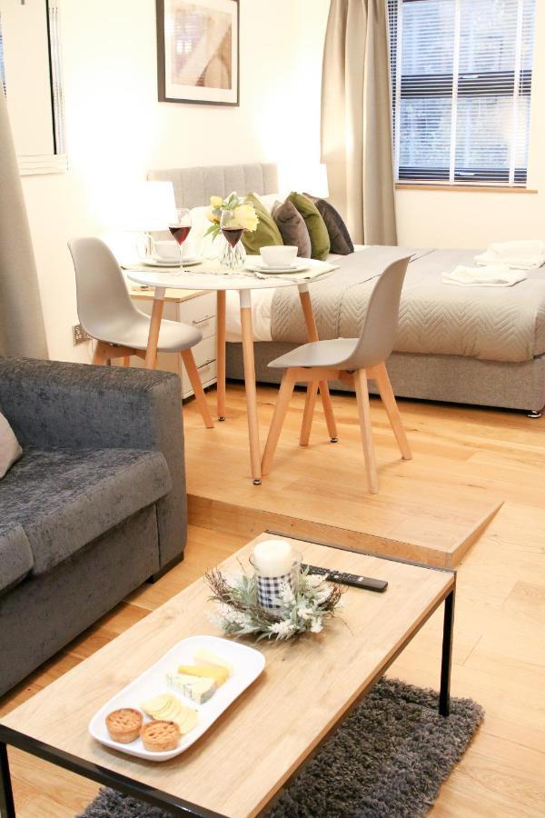 Lovely With Access For Wheel-chairs In Sydenham Apartment *