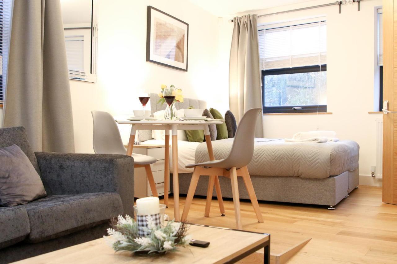 Apartment Lovely With Access For Wheel-chairs In Sydenham *